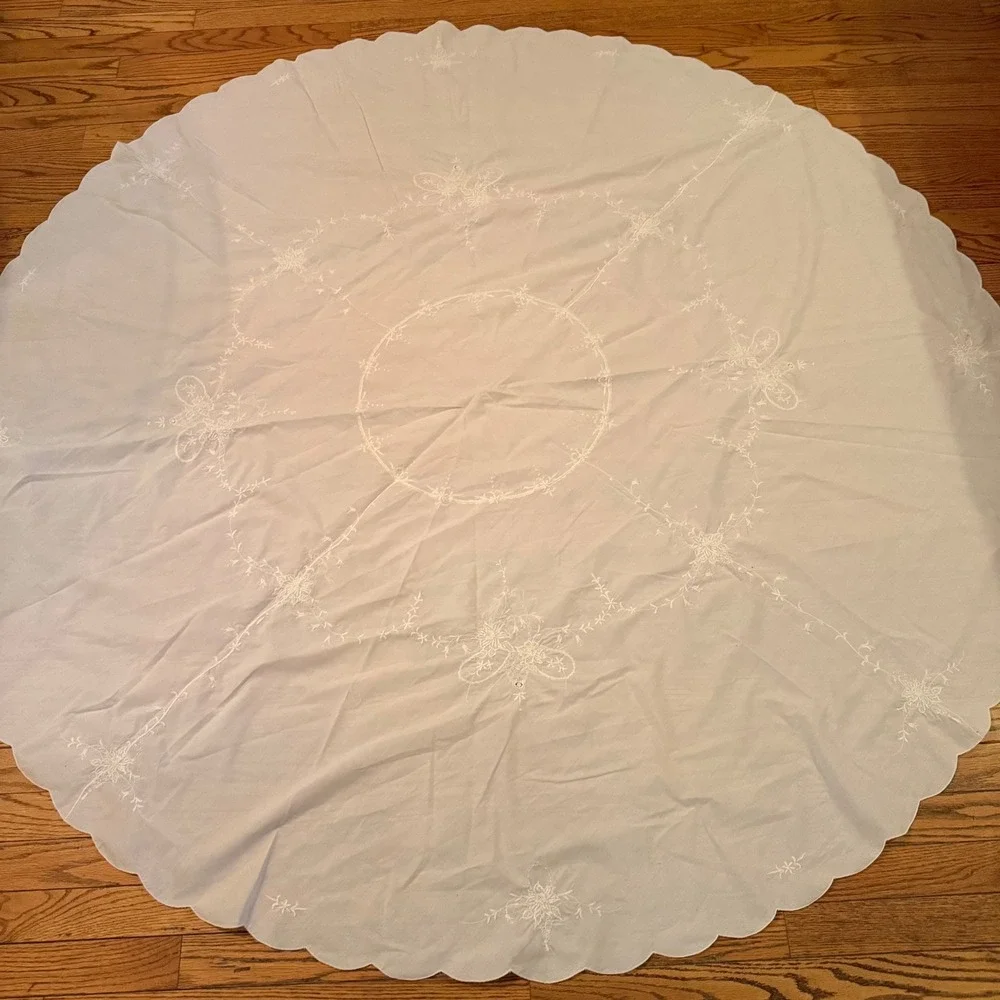 2.8.6 White Round Embroidered Floral Tablecloth 69